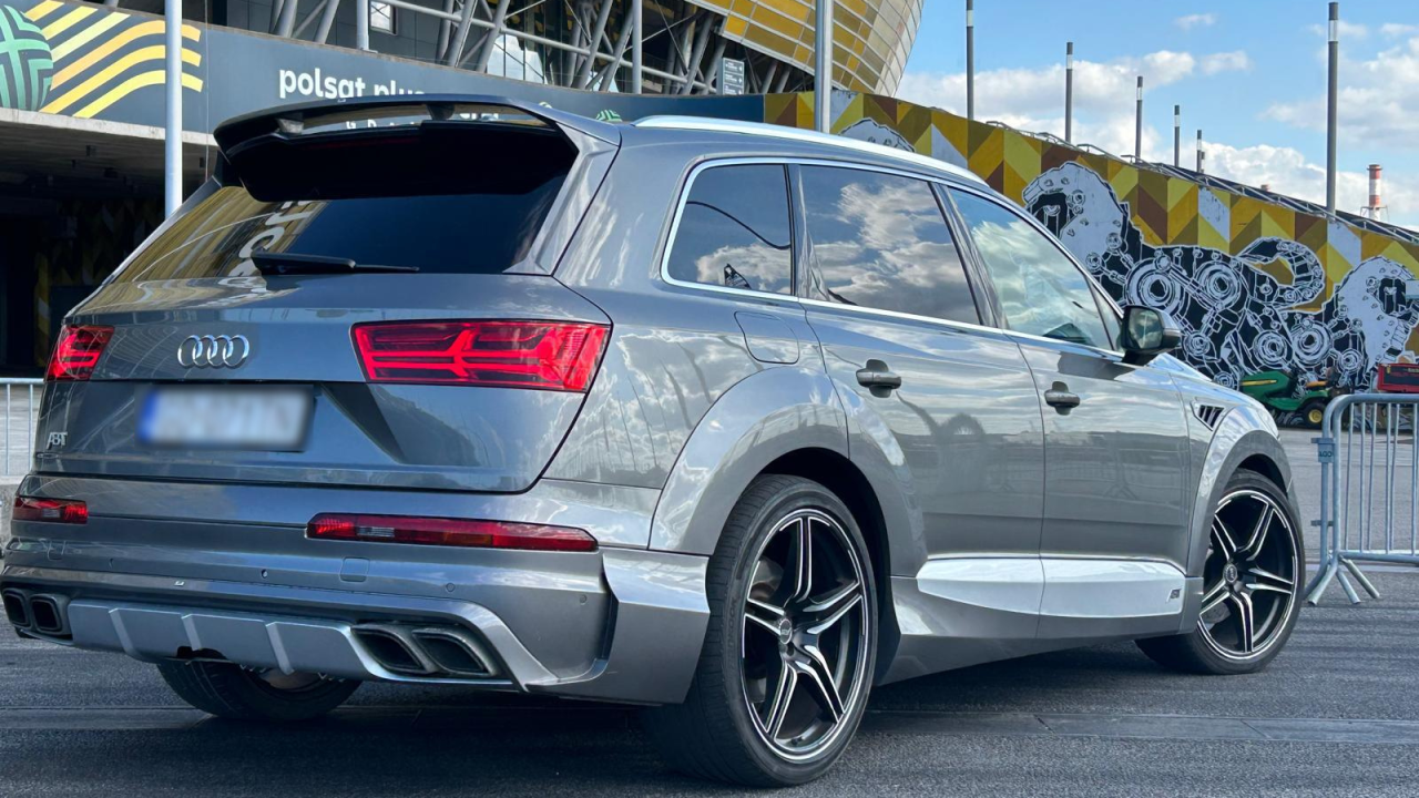 Audi-Q71.png