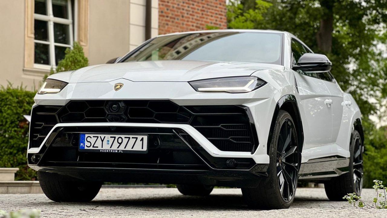 Lamborghini-urus-e1721136129908.jpg