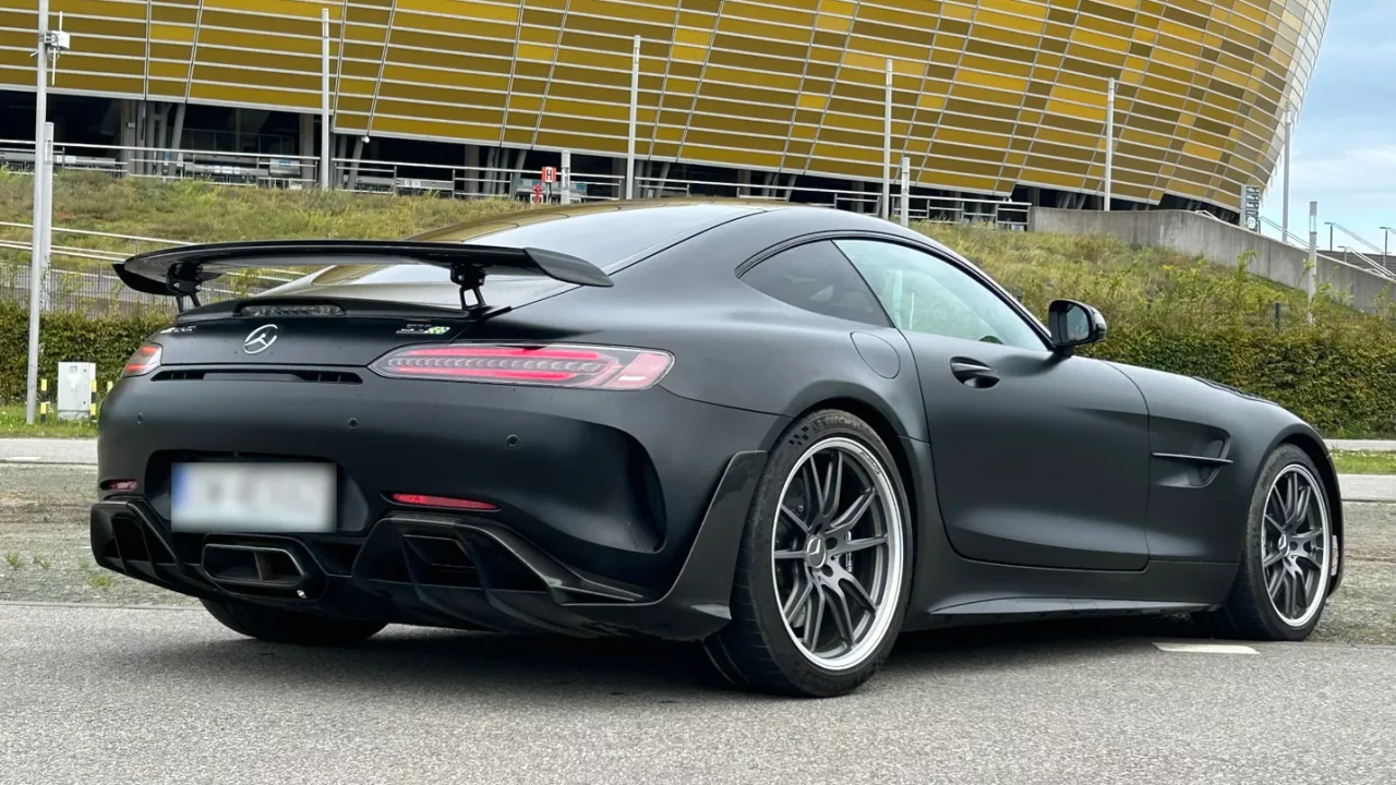 Mercedes-AMG-GTR-PRO-an_resize.webp